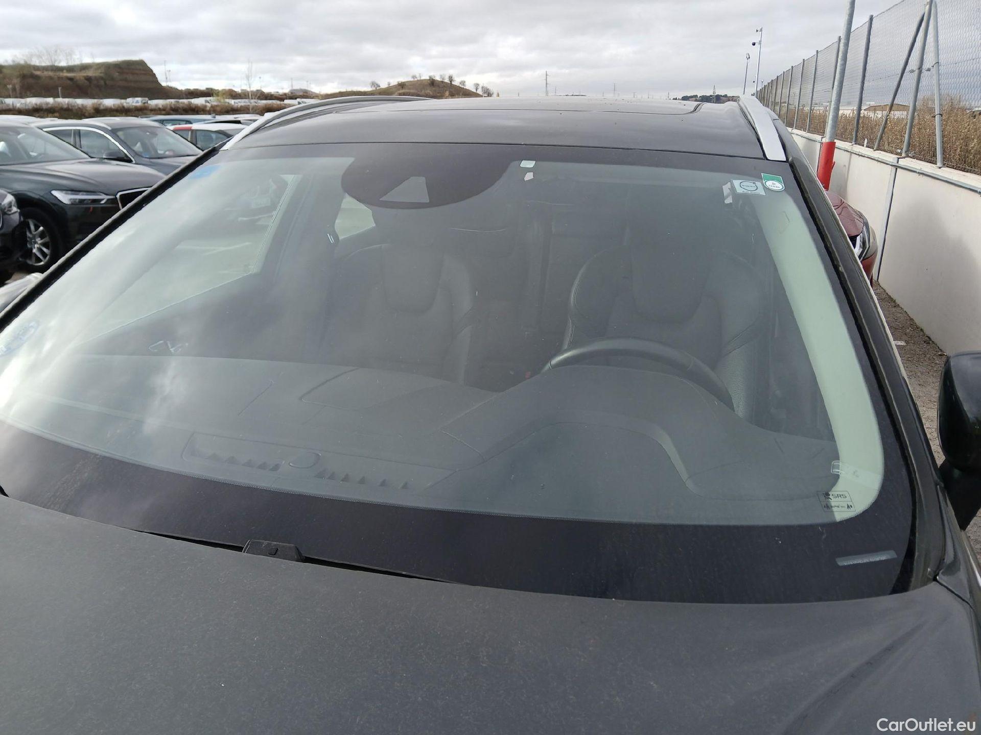  Volvo  XC60 VOLVO  / 2017 / 5P / todoterreno 2.0 B4 D4 AWD Inscription Auto #9