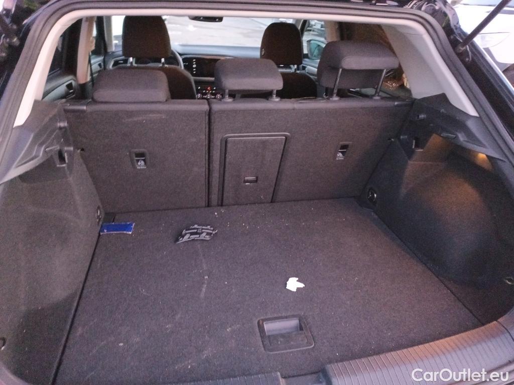  Volkswagen  T-ROC VOLKSWAGEN  / 2017 / 5P / todoterreno Advance 1.0 TSI 81kW (110CV) #2