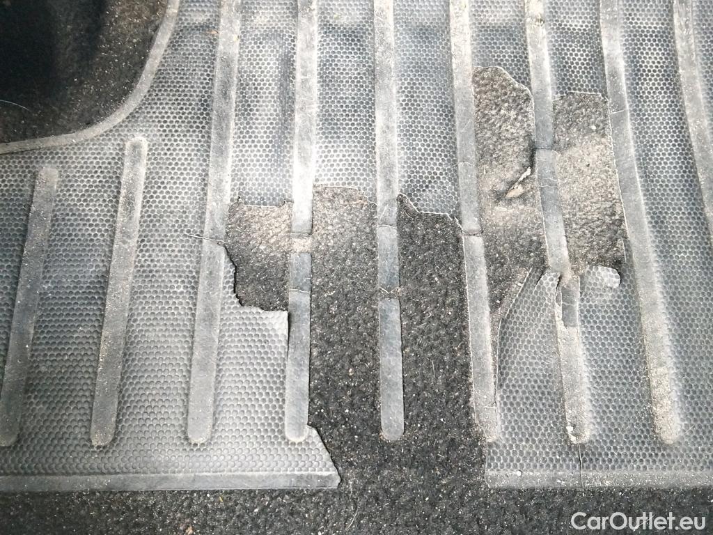  Peugeot  2008 PEUGEOT  / 2019 / 5P / todoterreno Active Pack BlueHDI 81kW (110CV) #8