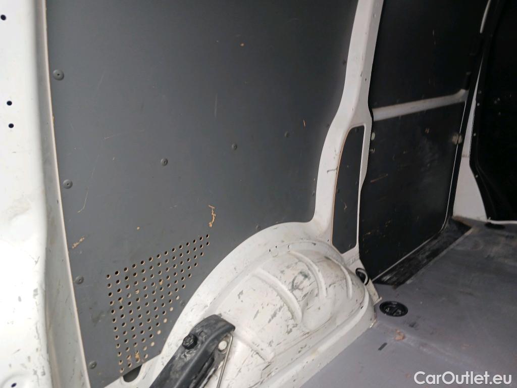  Land Rover  Discovery VOLKSWAGEN Transporter / 2020 / 4P / furgón Furgón Corto TN 2.0 TDI 110kW 4MO #48