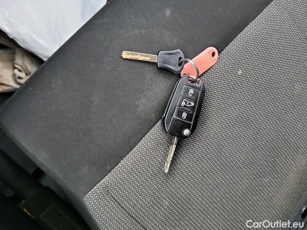  Land Rover  Discovery FIAT Scudo / 2021 / 4P / furgón Furgón L2 120cv MT6 Business #1