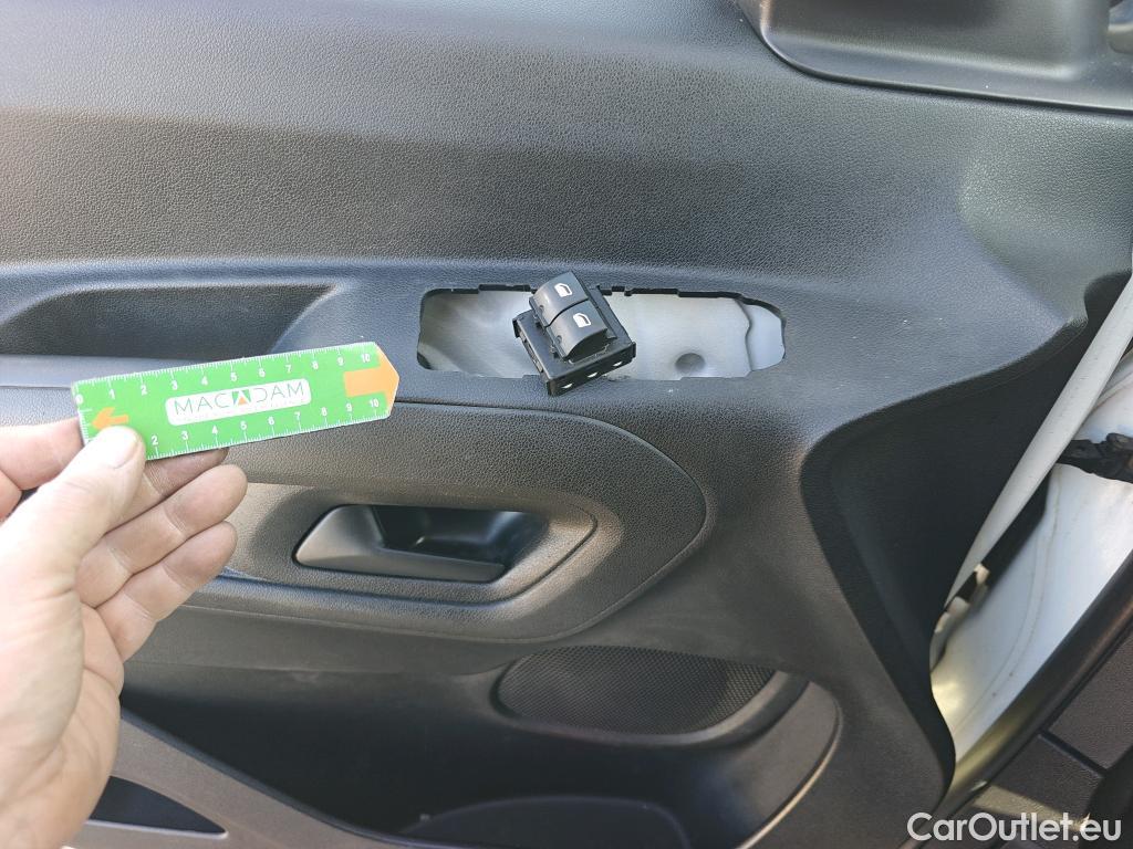  Opel  Combo OPEL  / 2018 / 3P / furgón derivado de turismo 1.6 TD S/S 74kW (100CV) Express L H1 650 #31