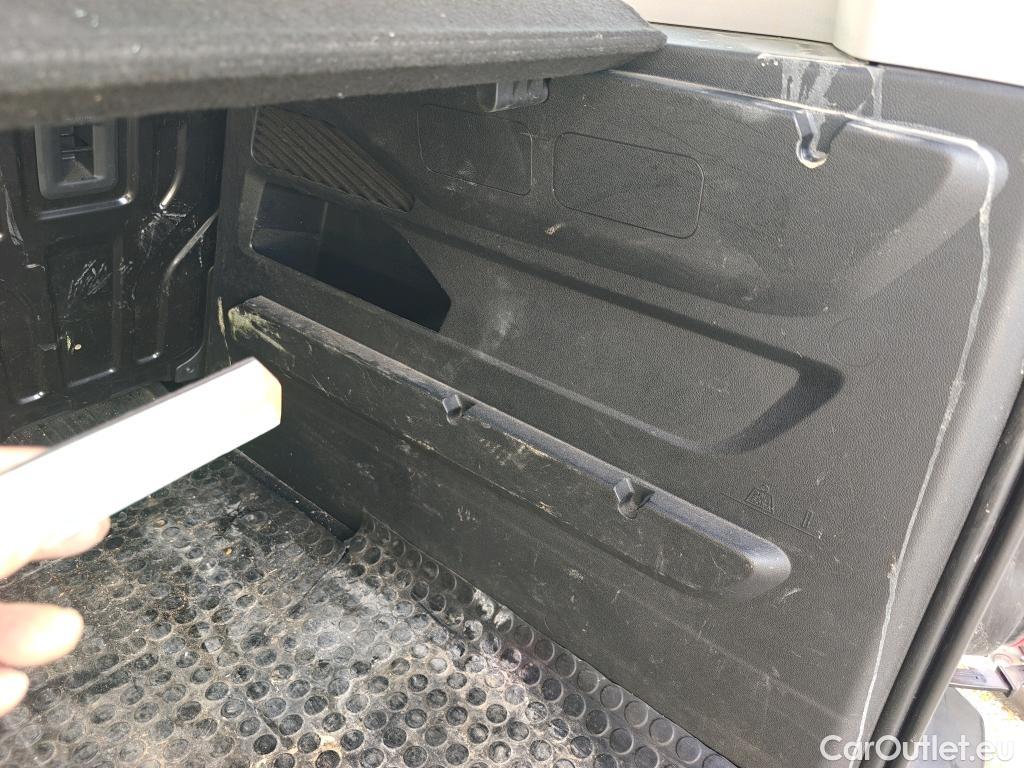  Citroen  Berlingo CITROEN  / 2018 / 4P / combi Talla M BlueHDi 100 LIVE (AC) #32