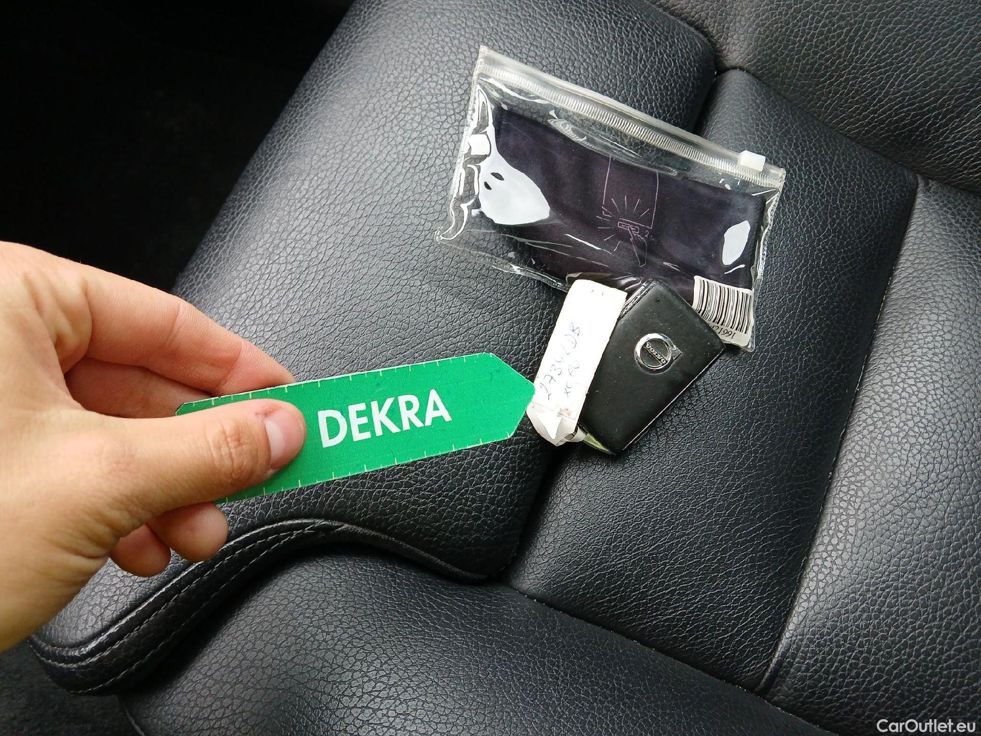  Volvo  XC60 VOLVO  / 2017 / 5P / todoterreno 2.0 B4 D4 AWD Inscription Auto #2