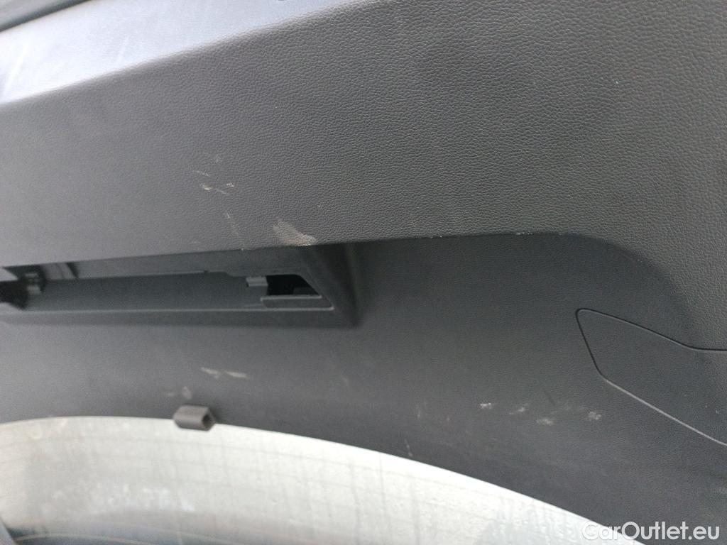  Volkswagen  Golf  VOLKSWAGEN / 2020 / 5P / berlina con portón Life 1.5 TSI 110kW (150CV) #8