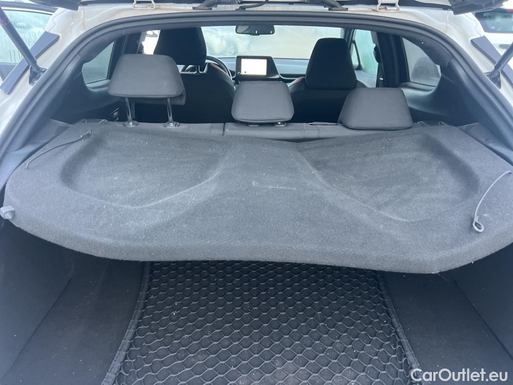  Toyota  C-HR TOYOTA  / 2019 / 5P / todoterreno 2.0 180H Advance #1