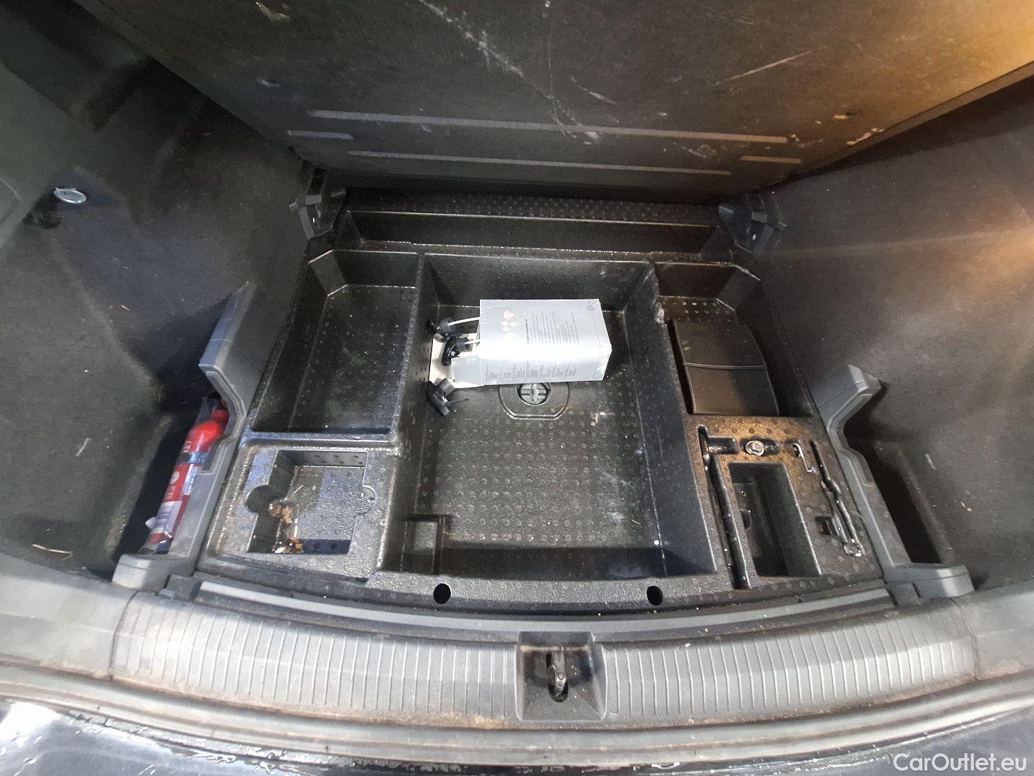  Volkswagen  Tiguan VW,  Alls FL'21, Volkswagen  Allspace 2.0 TDI DSG Life 5d #2