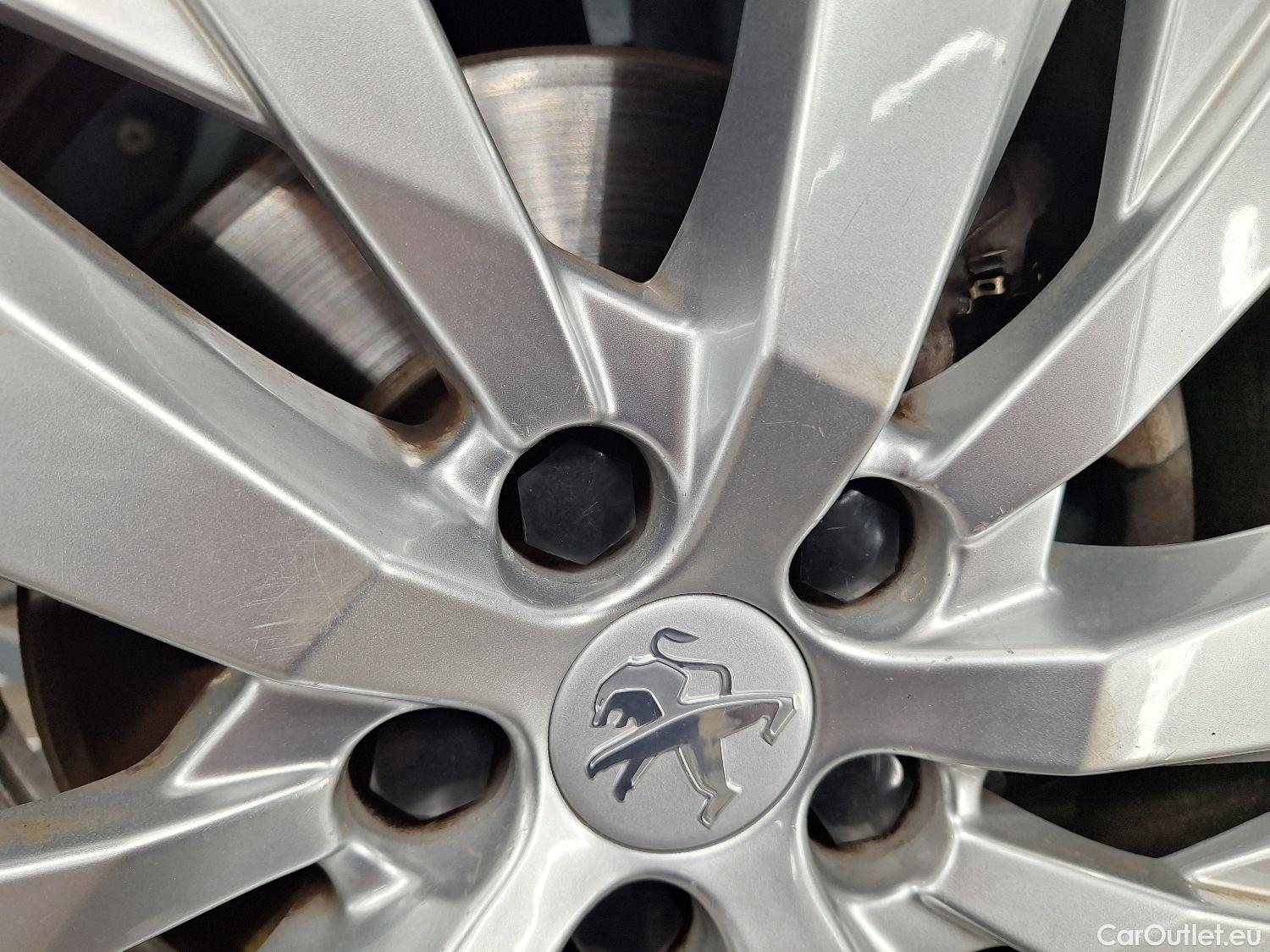  Peugeot  3008 Peugeot,  FL'20, Peugeot  1.5 BlueHDi 96kW S&S EAT8 Style 5d #2