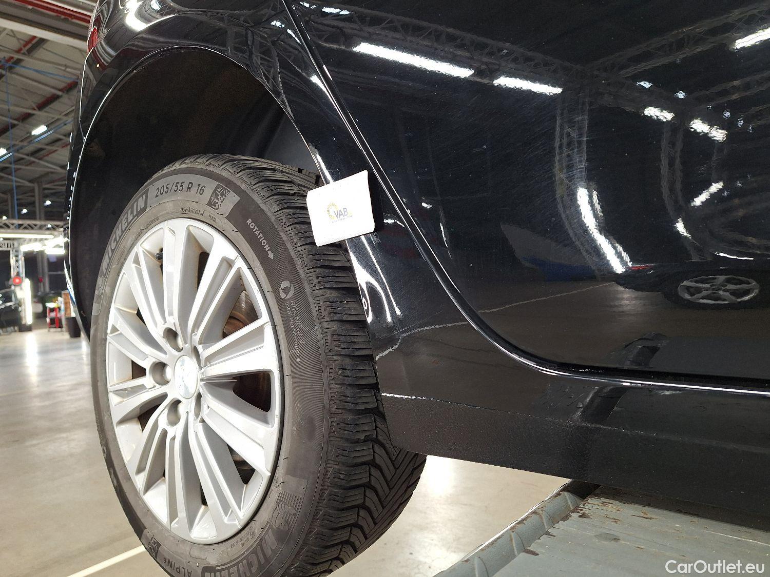  Peugeot  308 Peugeot,  FL'17, Peugeot  1.5 BlueHDi 130 S&S EAT8 Allure Pack 5 #20