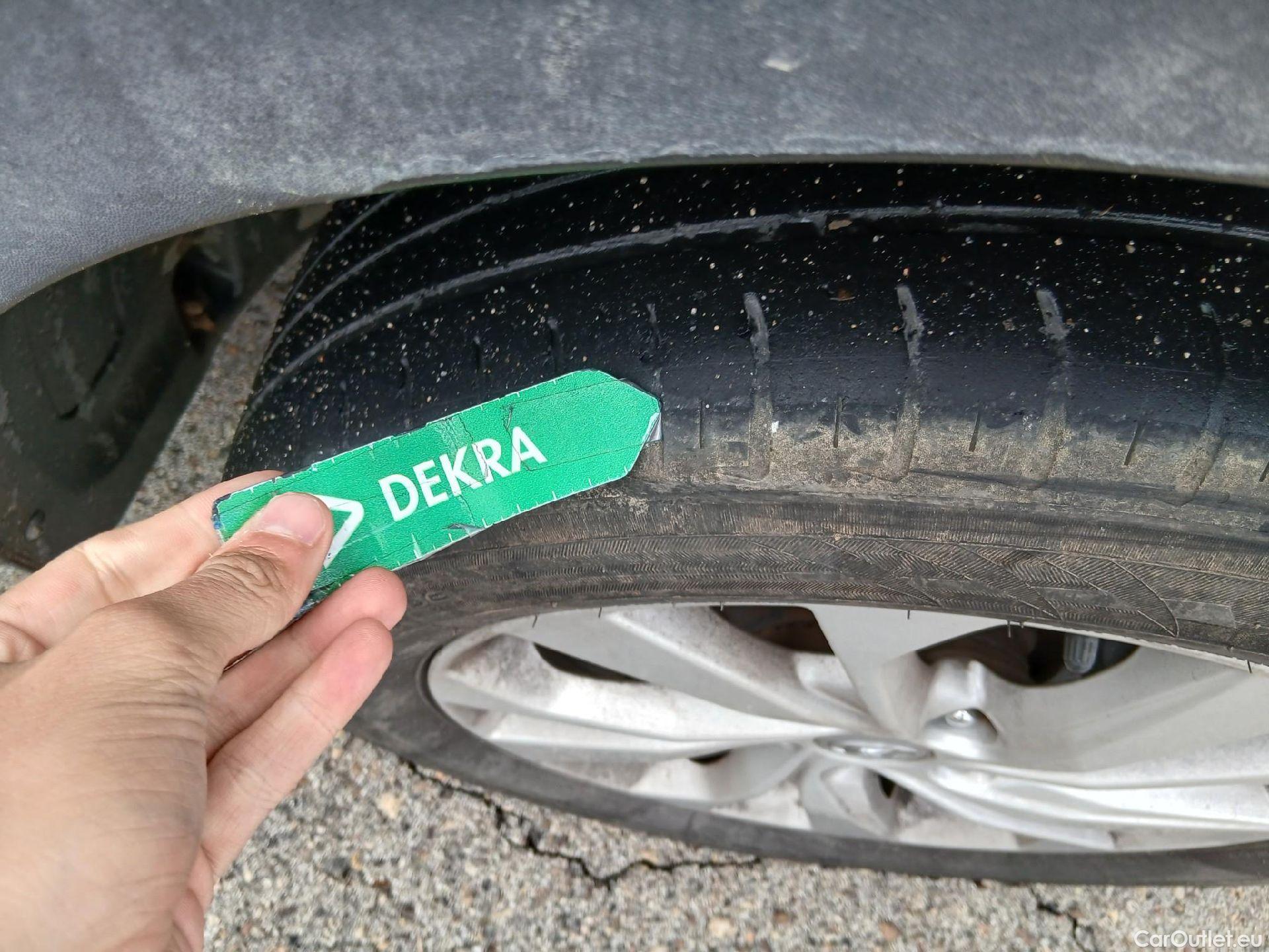  Hyundai  Tucson HYUNDAI  / 2018 / 5P / todoterreno 1.6 CRDI 85kW (116CV) 48V SLE 4X2(SP)(SL) #5