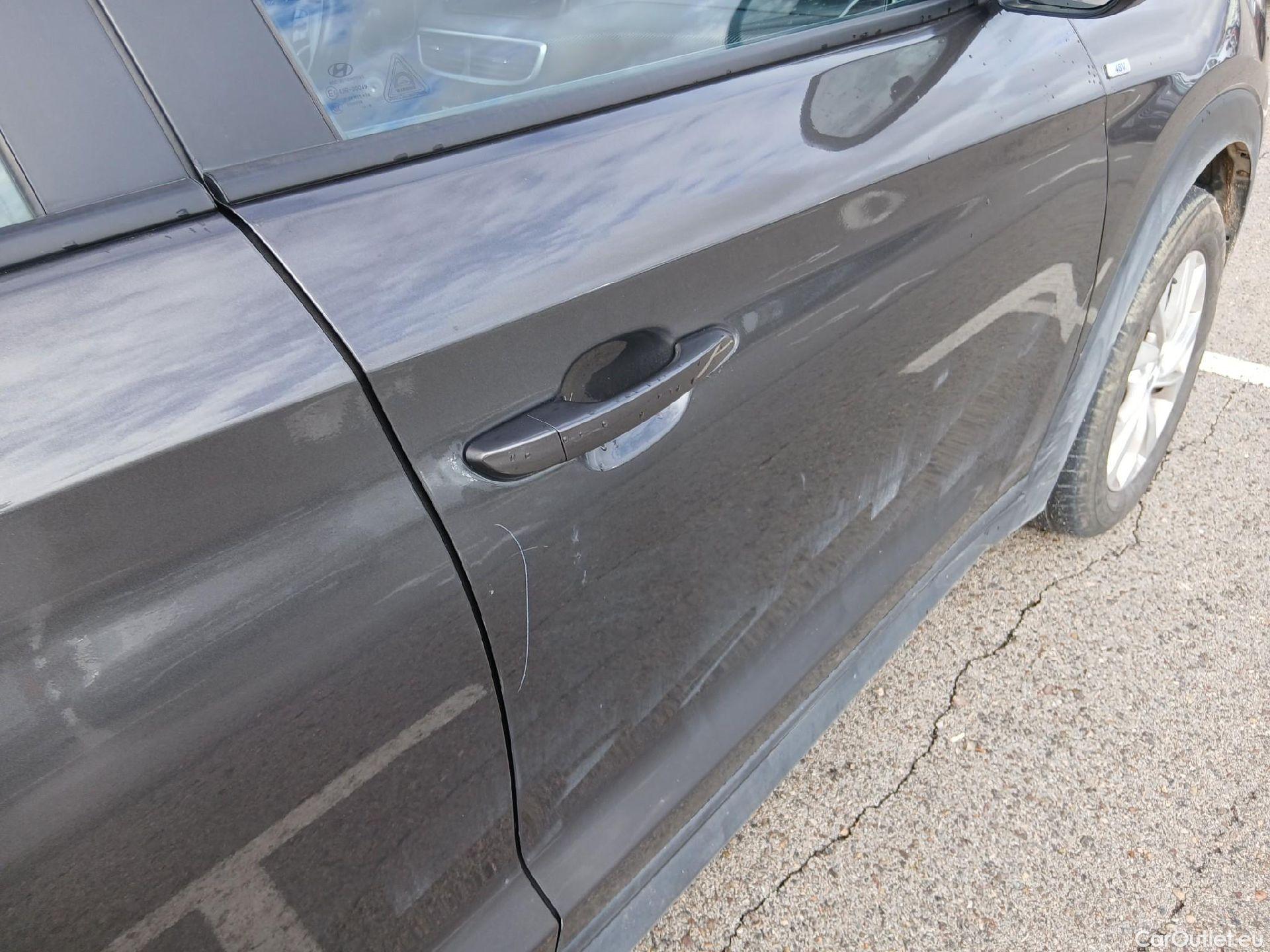  Hyundai  Tucson HYUNDAI  / 2018 / 5P / todoterreno 1.6 CRDI 85kW (116CV) 48V SLE 4X2(SP)(SL) #51