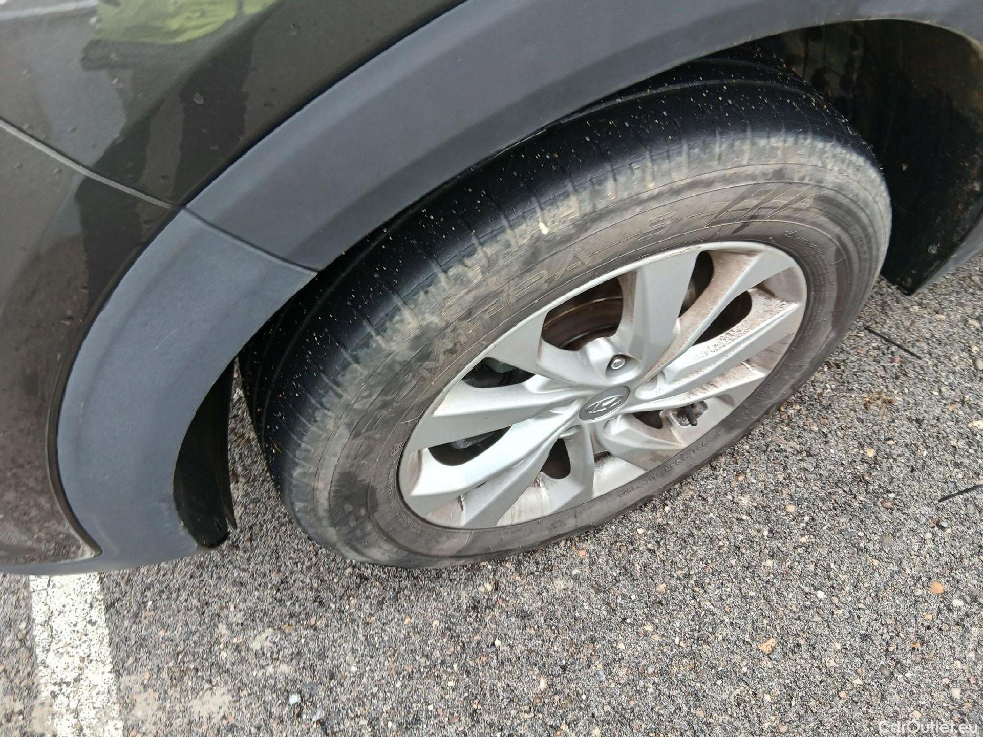  Hyundai  Tucson HYUNDAI  / 2018 / 5P / todoterreno 1.6 CRDI 85kW (116CV) 48V SLE 4X2(SP)(SL) #3