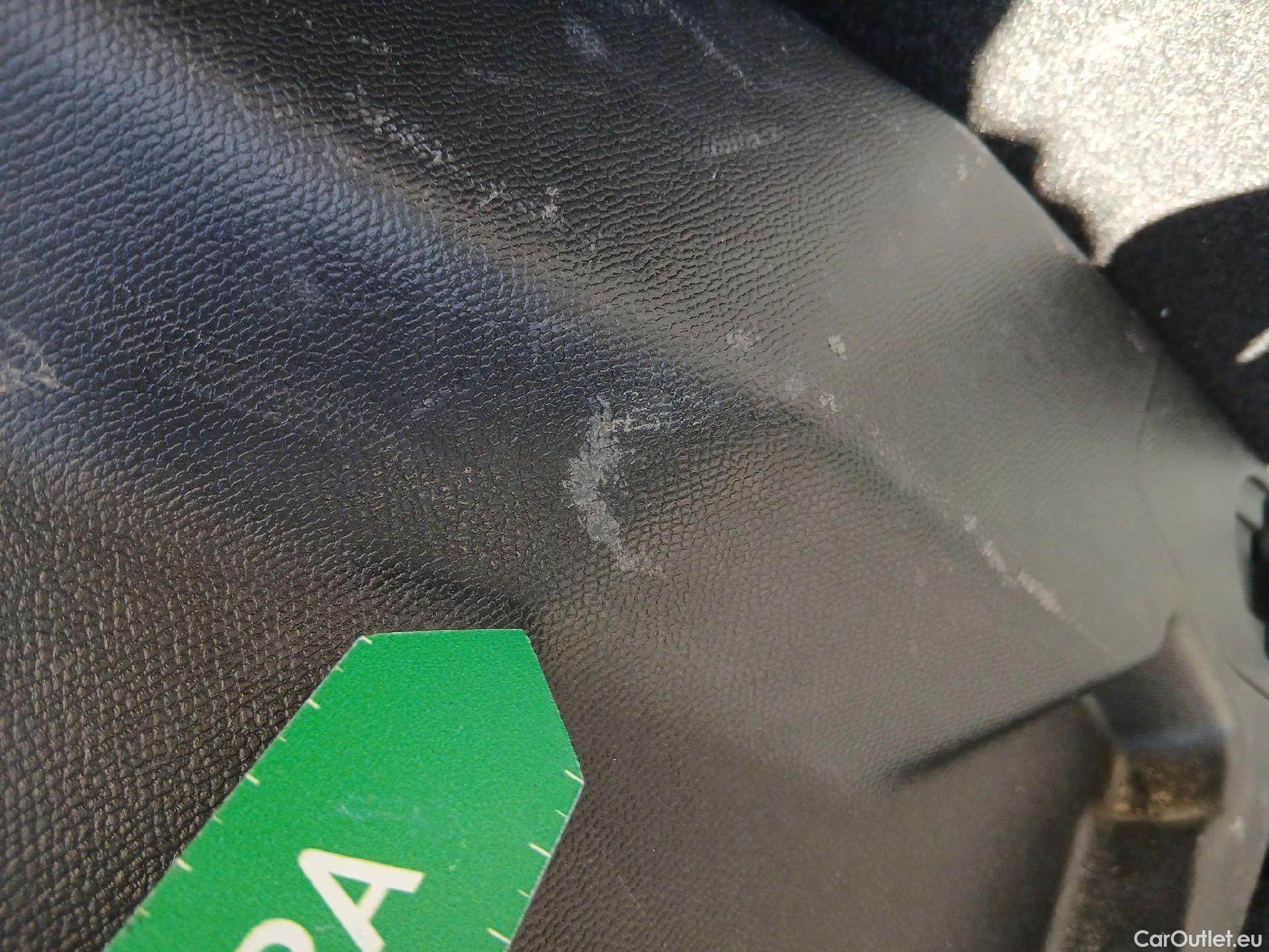  Peugeot  2008 PEUGEOT  / 2019 / 5P / todoterreno Active BlueHDI 81kW (110CV) #23