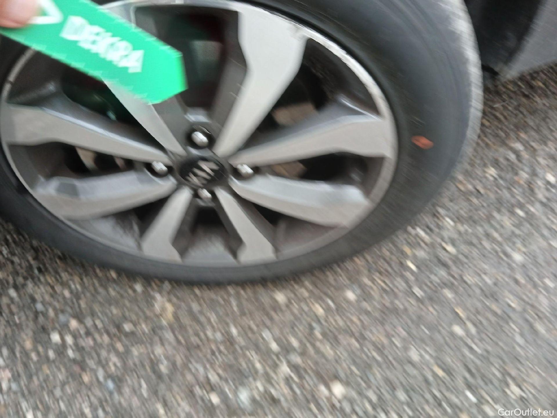  KIA  STONIC KIA  / 2017 / 5P / todoterreno 1.0 T-GDi 74kW (100CV) MHEV iMT Drive #13