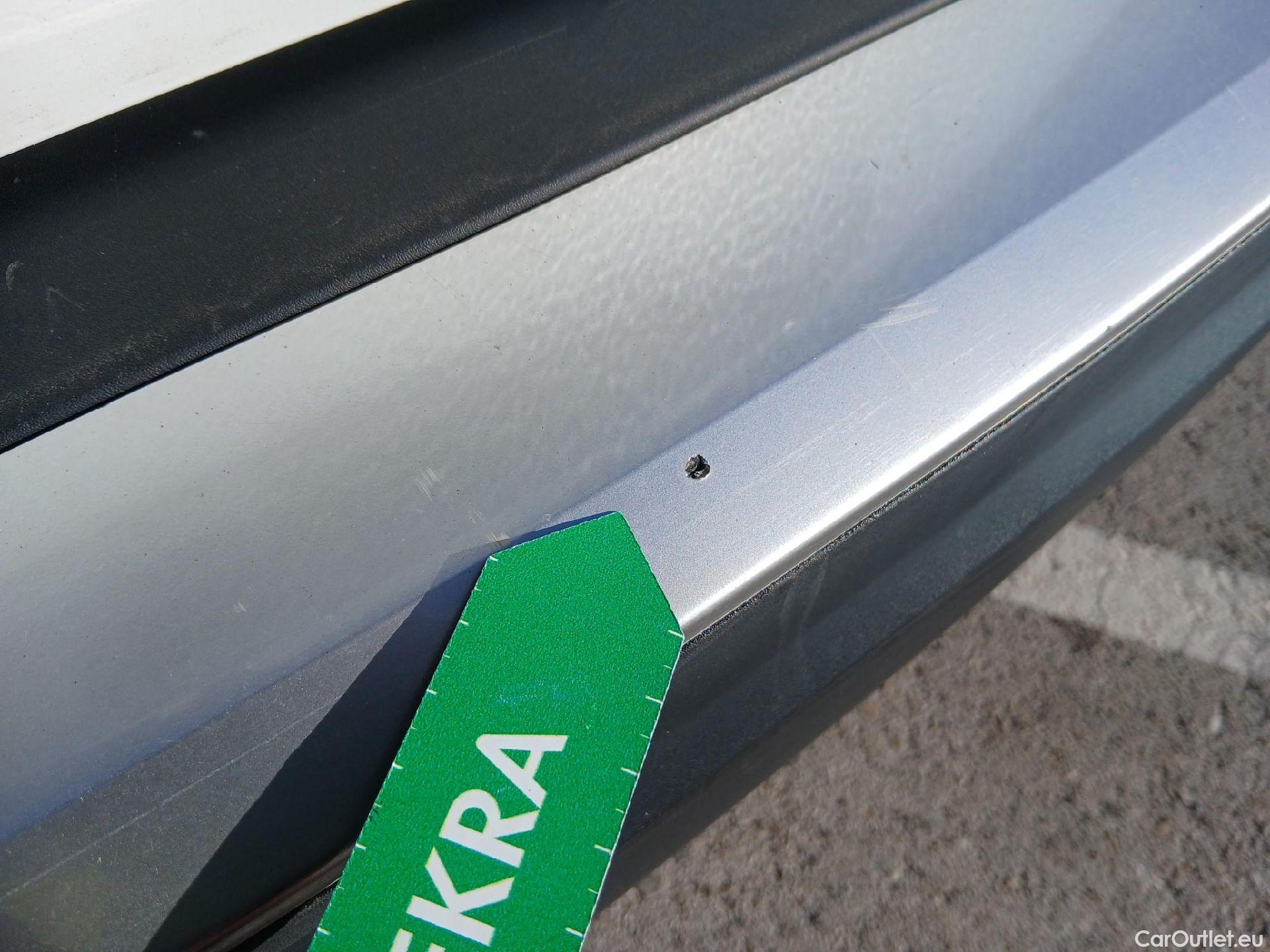  Peugeot  2008 PEUGEOT  / 2019 / 5P / todoterreno Active BlueHDI 81kW (110CV) #17