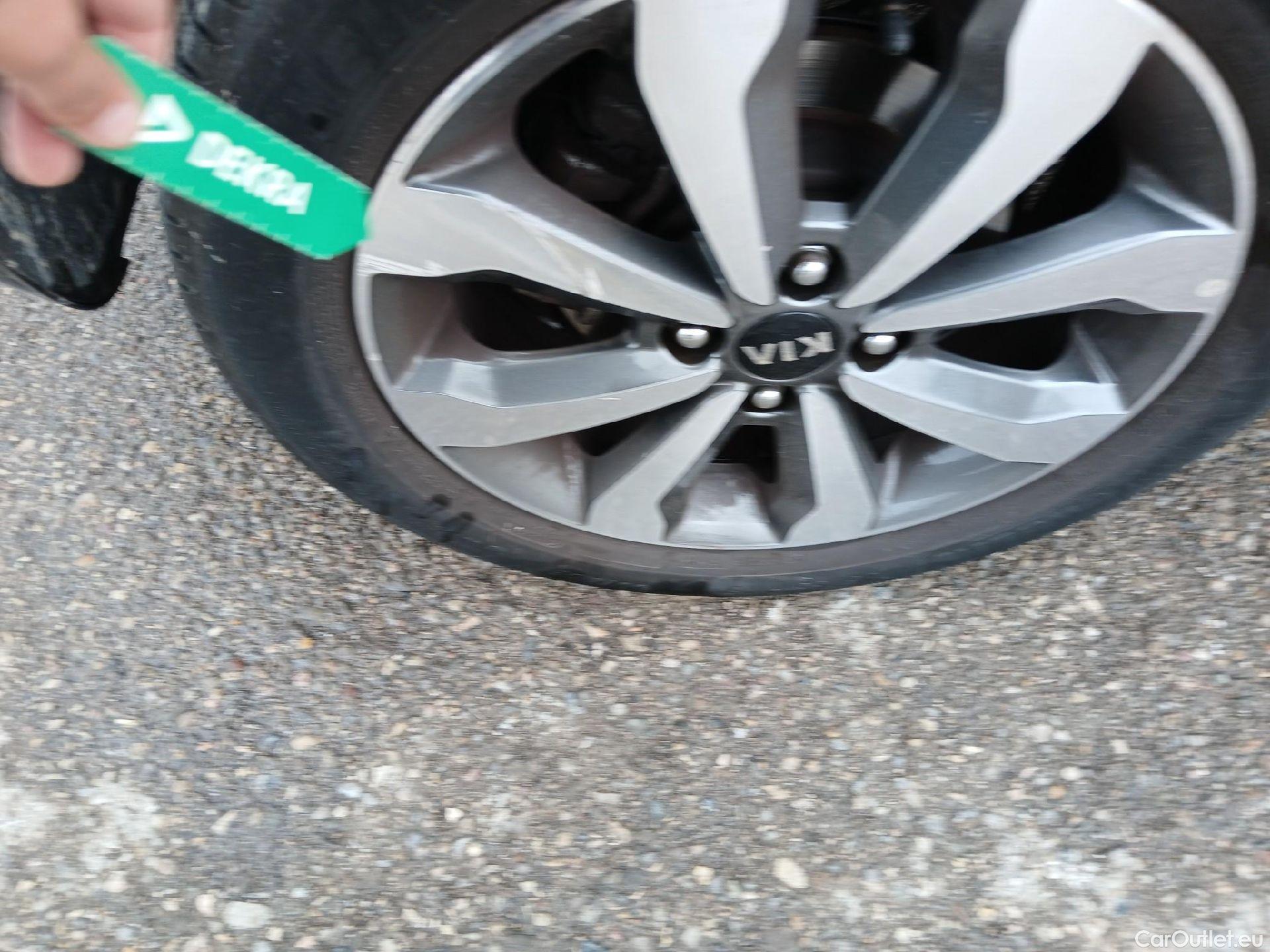  KIA  STONIC KIA  / 2017 / 5P / todoterreno 1.0 T-GDi 74kW (100CV) MHEV iMT Drive #31