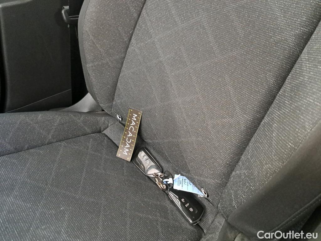  Volkswagen  Golf  VOLKSWAGEN / 2020 / 5P / Berline 2.0 TDI SCR 115 BVM6 Life Busi #13