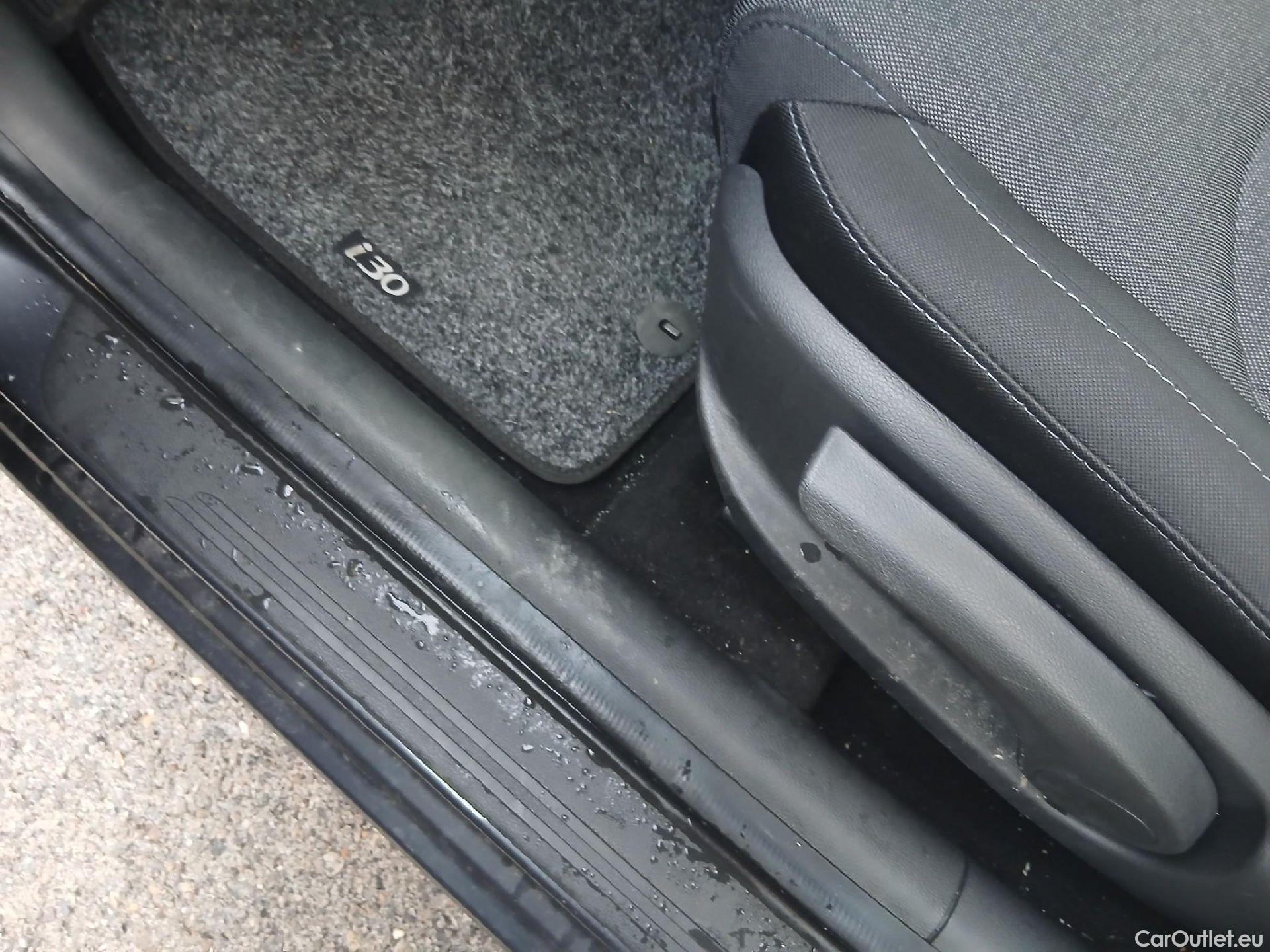  Hyundai  i30 HYUNDAI  / 2020 / 5P / berlina con portón 1.6 CRDI 85kW (116CV) Klass LRR #3