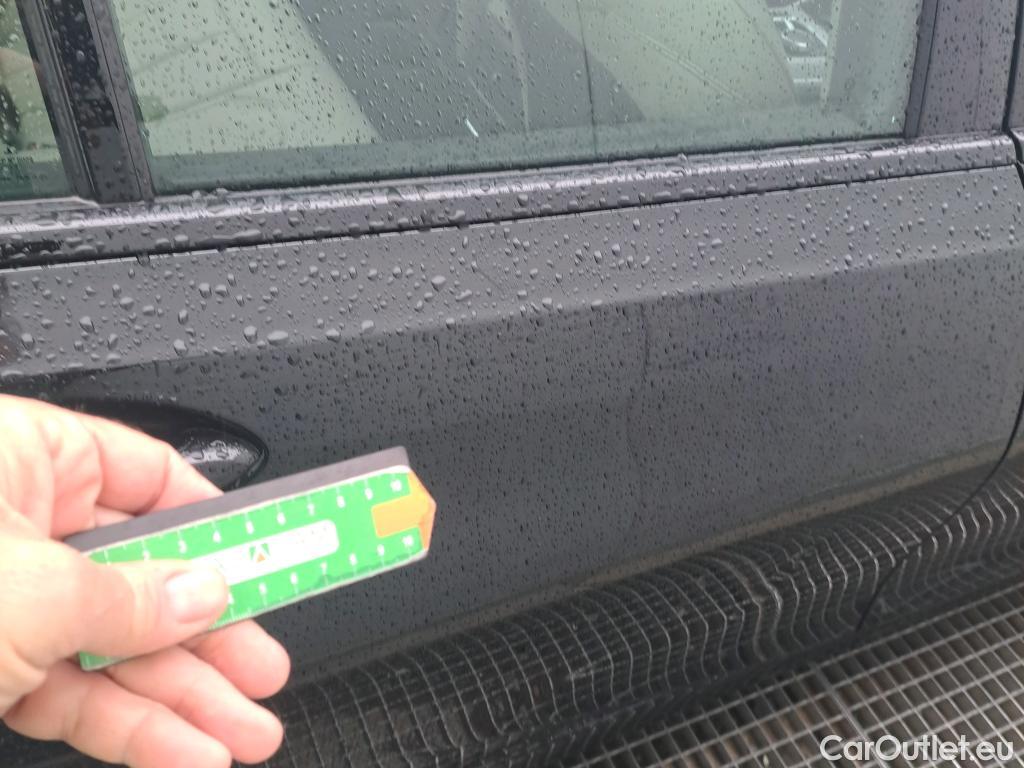  Land Rover  Discovery BMW Serie 3 / 2022 / 4P / sedán 320d Auto. #3