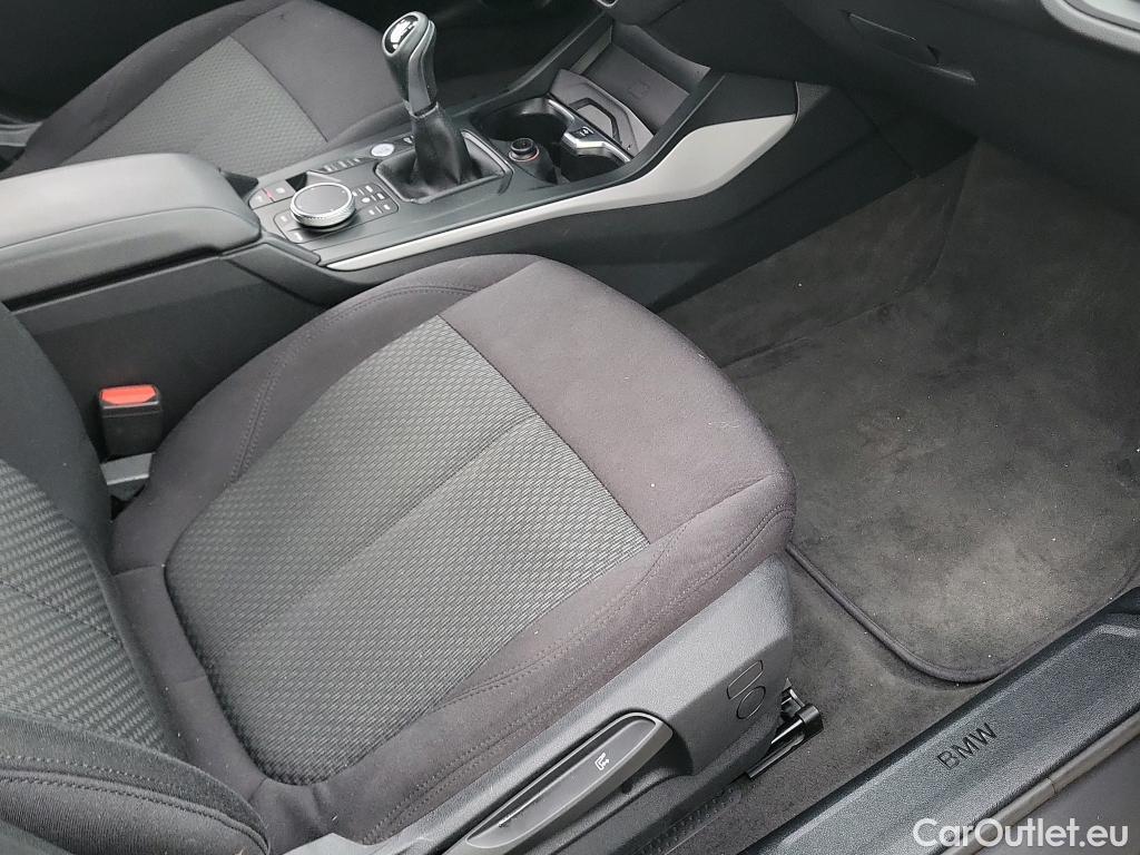  Bmw  Serie 1 BMW  / 2019 / 5P / berlina con portón 118i #43