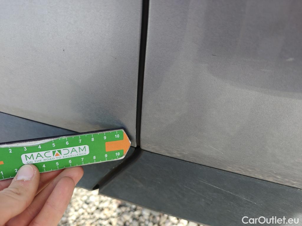  DS  DS7 DS DS 7 Crossback / 2017 / 5P / todoterreno BlueHDi DE 96kW (130CV) Auto.BE CHIC (AC) #31