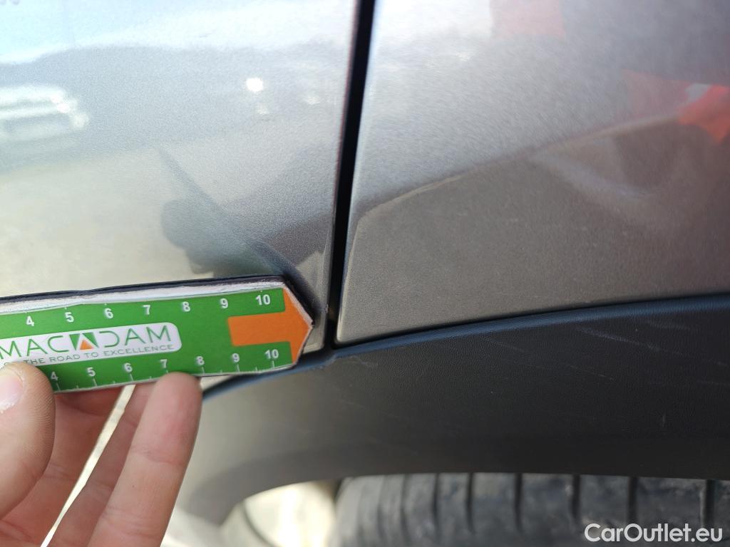  DS  DS7 DS DS 7 Crossback / 2017 / 5P / todoterreno BlueHDi DE 96kW (130CV) Auto.BE CHIC (AC) #35