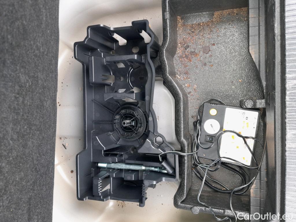  Peugeot  2008 PEUGEOT  / 2019 / 5P / todoterreno Active Pack Puretech 100 S&S BVM6 #3