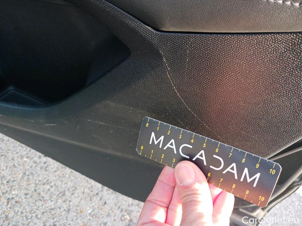  Peugeot  3008 PEUGEOT  Hybrid / 2016 / 5P / todoterreno 225 e-EAT8 Allure #30