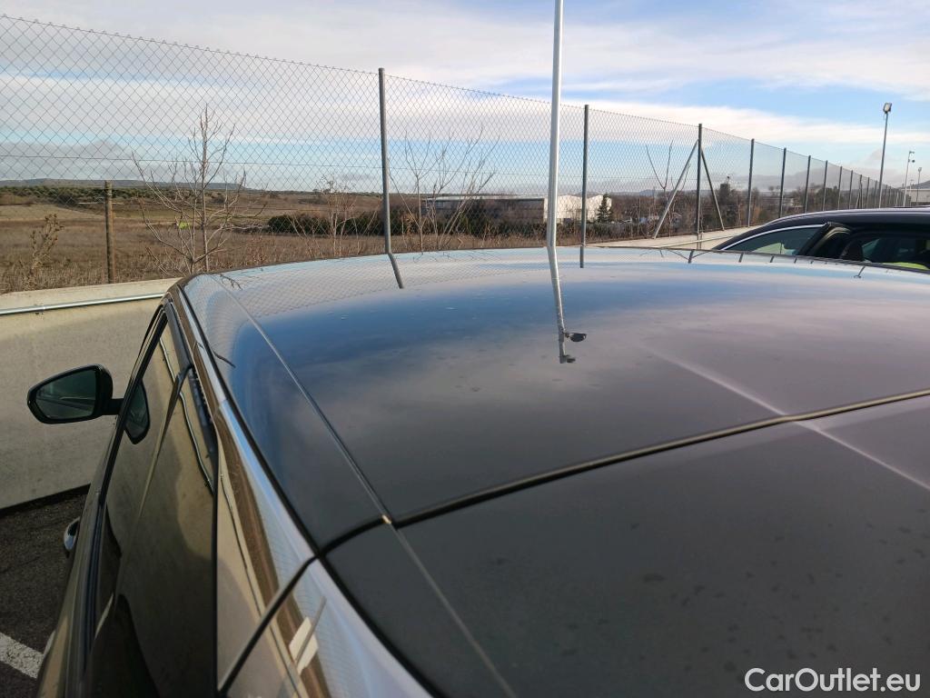  Peugeot  3008 PEUGEOT  Hybrid / 2016 / 5P / todoterreno 225 e-EAT8 Allure #2