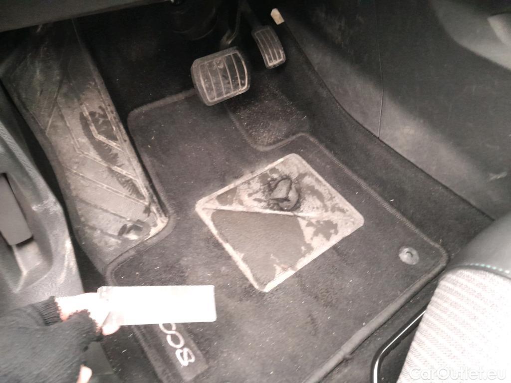  Peugeot  3008 PEUGEOT  / 2020 / 5P / todoterreno 1.5 BlueHDi 96kW (130CV) S&S Allure EAT8 #10