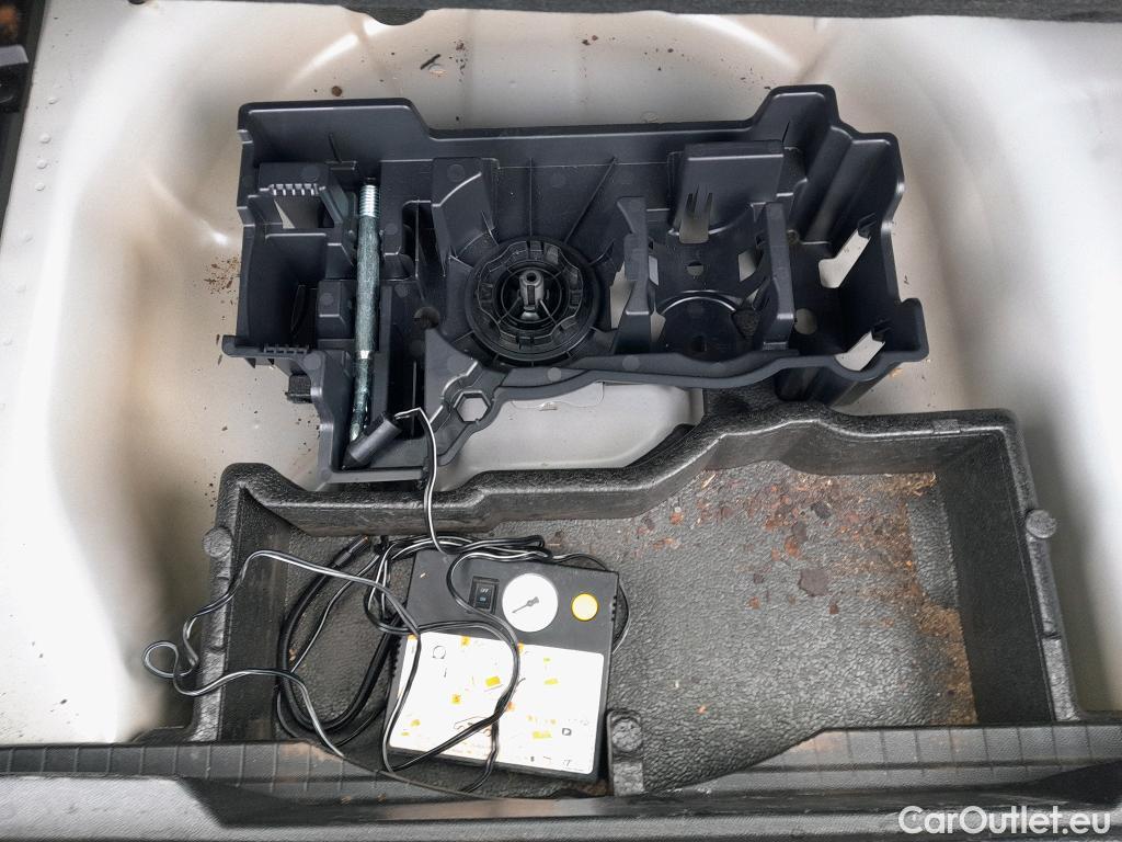  Peugeot  2008 PEUGEOT  / 2019 / 5P / todoterreno Active Pack Puretech 100 S&S BVM6 #4