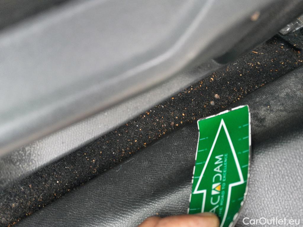  Peugeot  2008 PEUGEOT  / 2019 / 5P / todoterreno Active Pack Puretech 100 S&S BVM6 #2