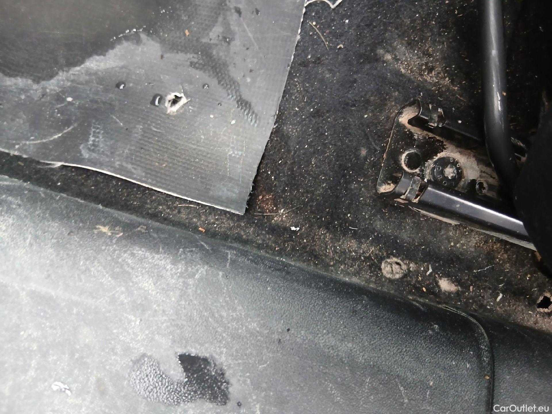  Peugeot  208 PEUGEOT  5p 1G berlina con portón 5P ACCESS 1.6 BlueHDi 55KW (75CV) #24