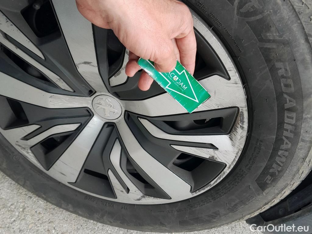  Peugeot  2008 PEUGEOT  / 2019 / 5P / todoterreno Active Pack Puretech 100 S&S BVM6 #18