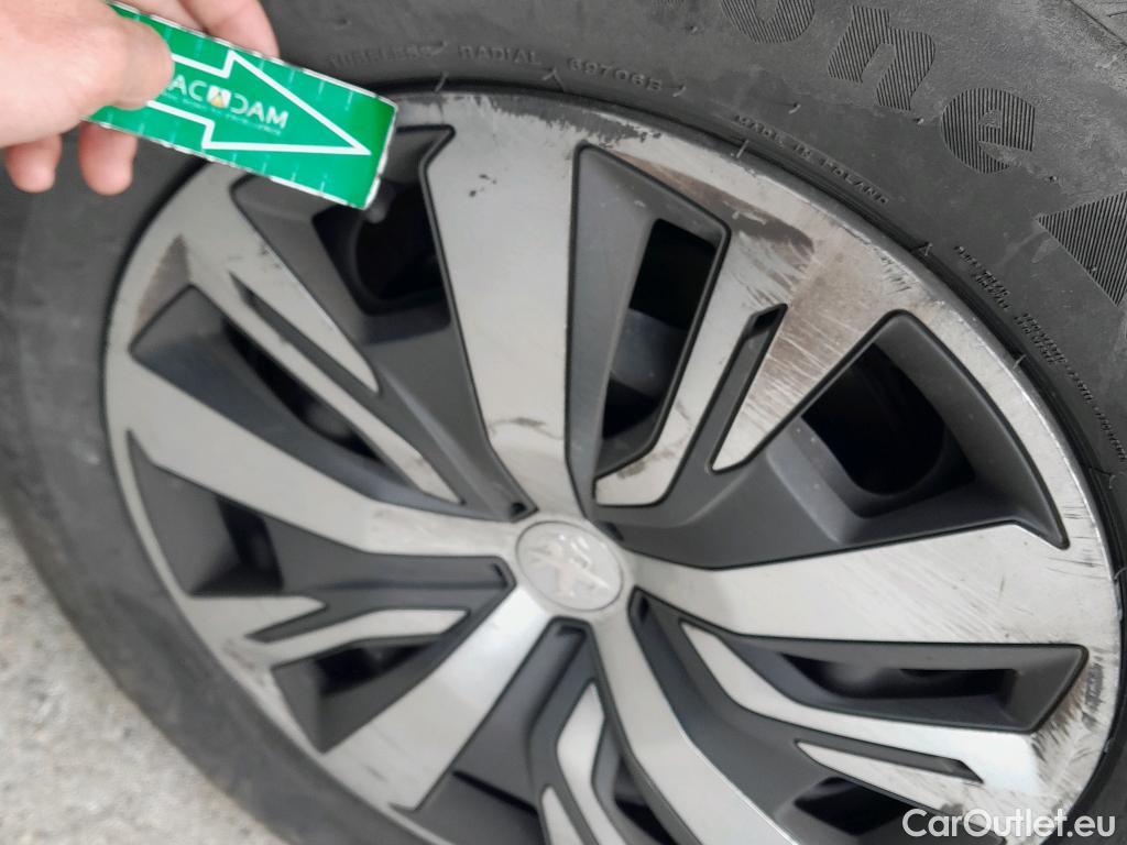  Peugeot  2008 PEUGEOT  / 2019 / 5P / todoterreno Active Pack Puretech 100 S&S BVM6 #17