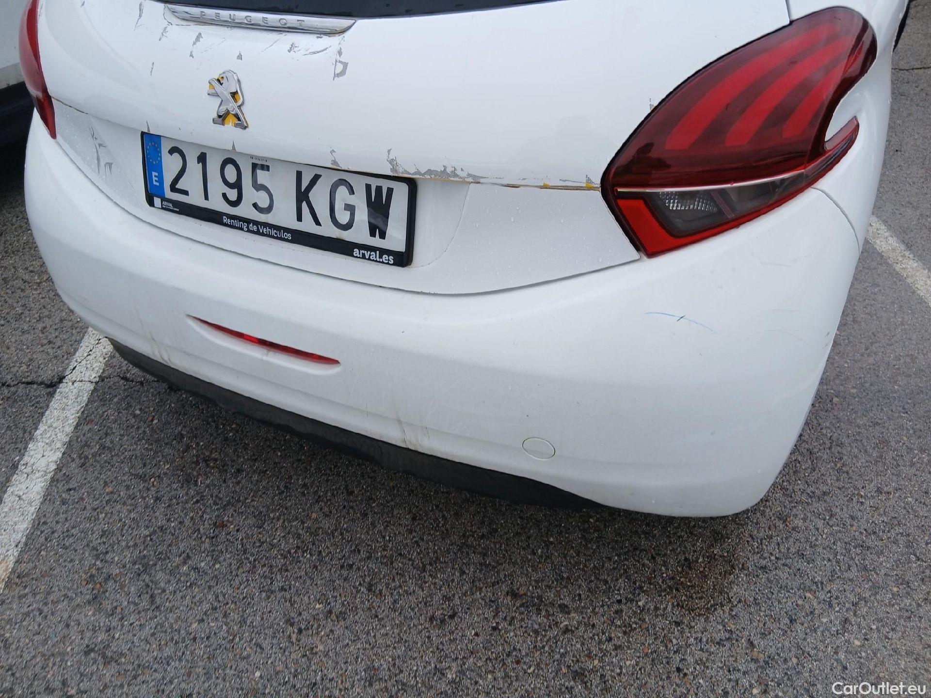  Peugeot  208 PEUGEOT  5p 1G berlina con portón 5P ACCESS 1.6 BlueHDi 55KW (75CV) #32