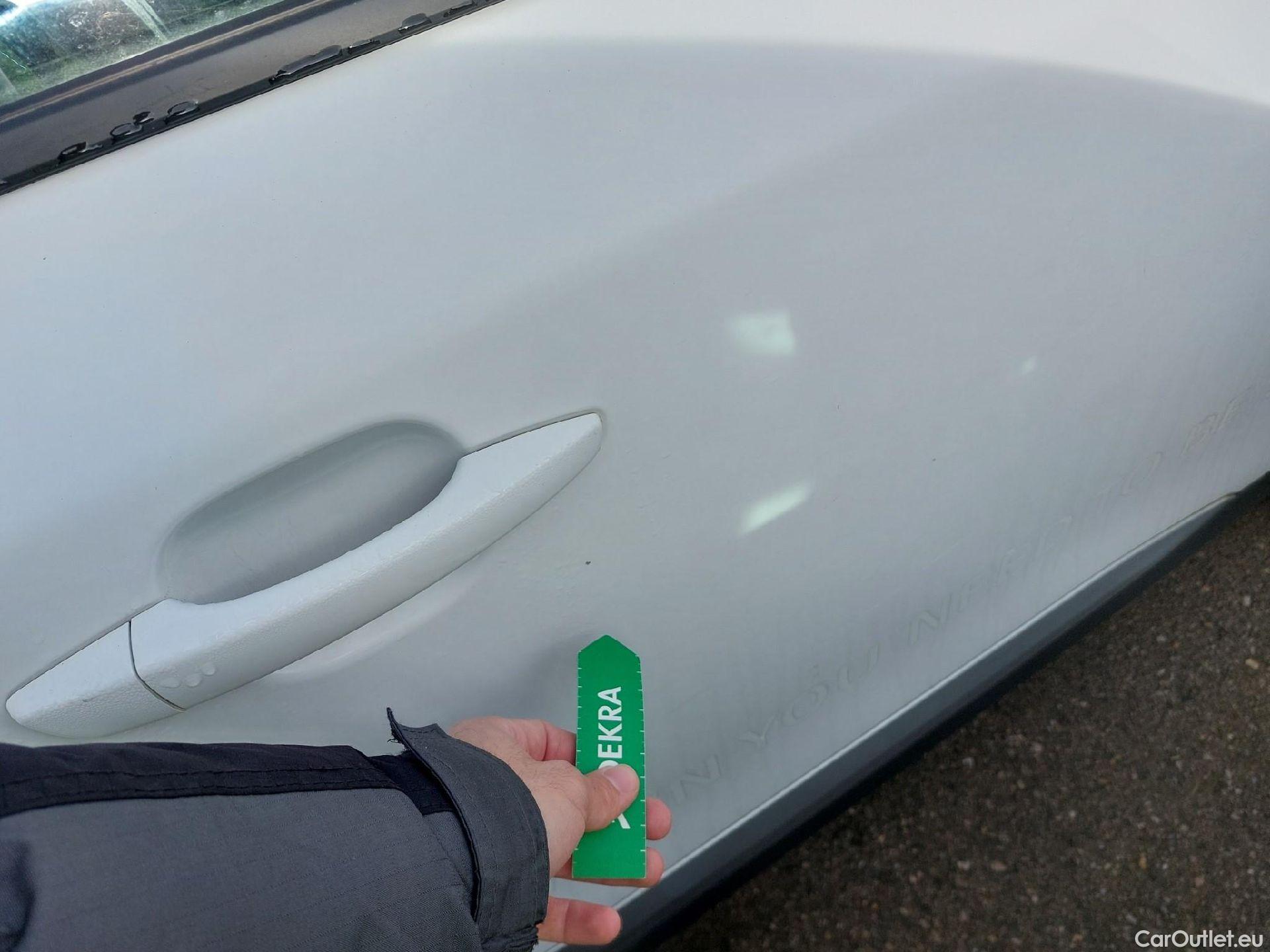  Peugeot  2008 PEUGEOT  / 2019 / 5P / todoterreno Allure BlueHDI 81kW (110CV) #9