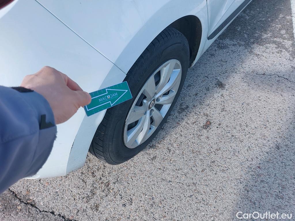  Renault  Clio RENAULT  / 2019 / 5P / berlina con portón Business TCe 74 kW (100CV) GLP #24