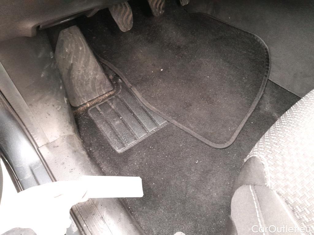  Renault  Kadjar RENAULT  / 2019 / 5P / crossover Intens Blue dCi 85kW (115CV) #19