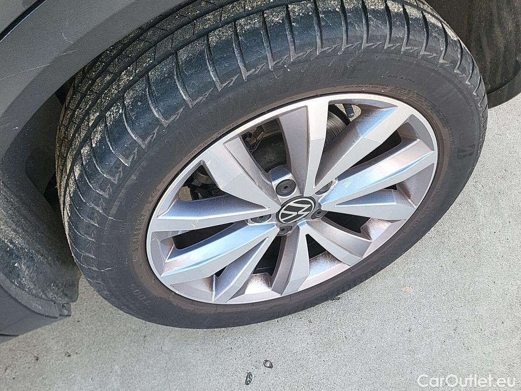  Volkswagen  T-ROC VOLKSWAGEN  / 2017 / 5P / todoterreno Advance R-Line 1.0 TSI 81kW (110CV) #22