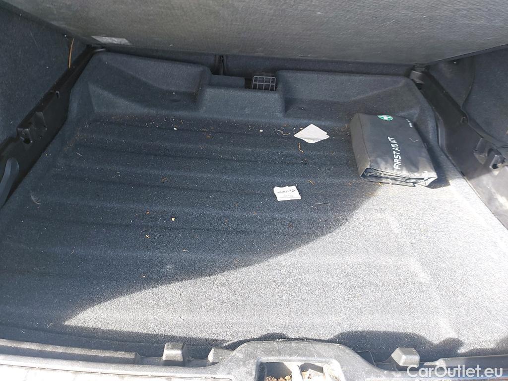  Volvo  XC 40 VOLVO XC40 / 2017 / 5P / todoterreno 2.0 D4 AWD R-Design Auto #19