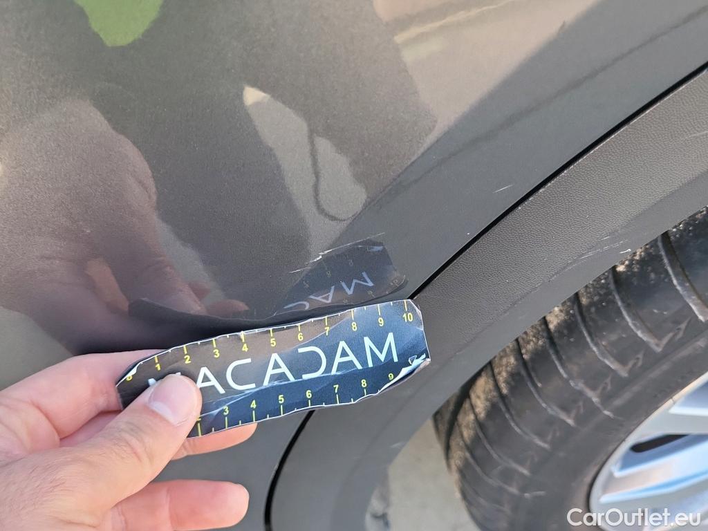  Volkswagen  T-ROC VOLKSWAGEN  / 2017 / 5P / todoterreno Advance R-Line 1.0 TSI 81kW (110CV) #9