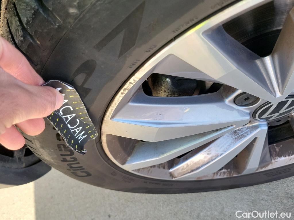  Volkswagen  T-ROC VOLKSWAGEN  / 2017 / 5P / todoterreno Advance R-Line 1.0 TSI 81kW (110CV) #2