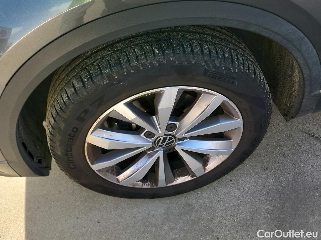  Volkswagen  T-ROC VOLKSWAGEN  / 2017 / 5P / todoterreno Advance R-Line 1.0 TSI 81kW (110CV) #1