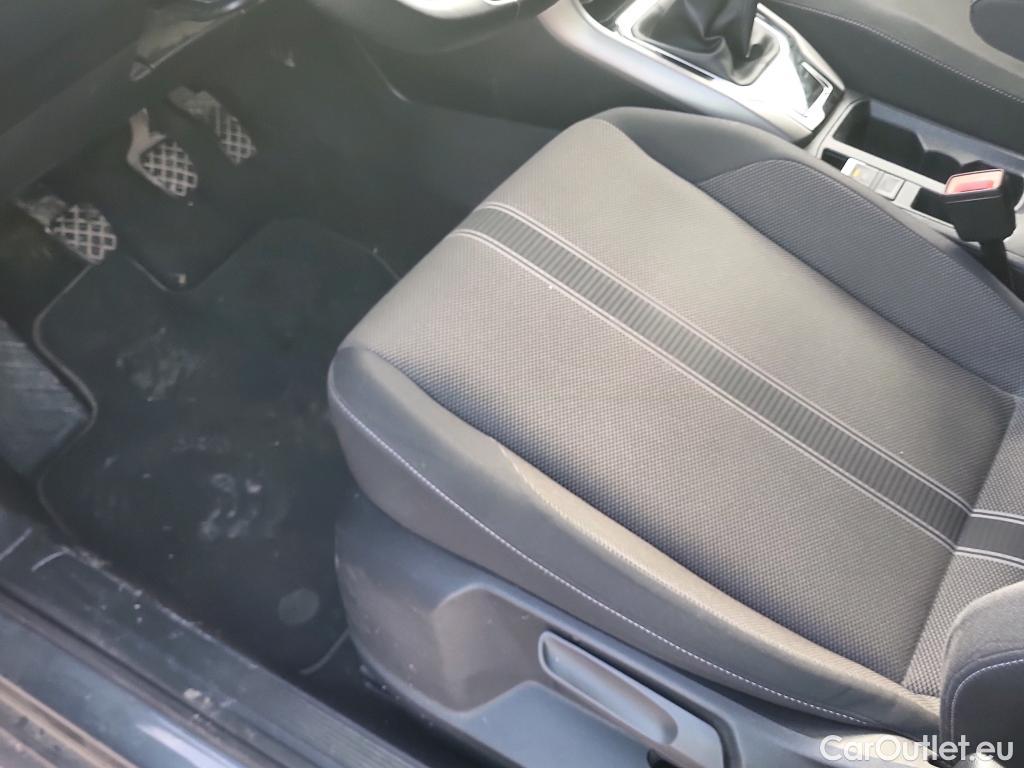  Volkswagen  T-ROC VOLKSWAGEN  / 2017 / 5P / todoterreno Advance R-Line 1.0 TSI 81kW (110CV) #19