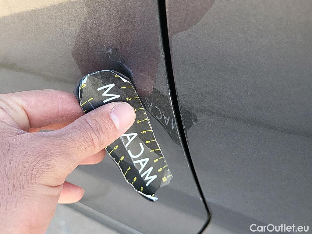  Volkswagen  T-ROC VOLKSWAGEN  / 2017 / 5P / todoterreno Advance R-Line 1.0 TSI 81kW (110CV) #4