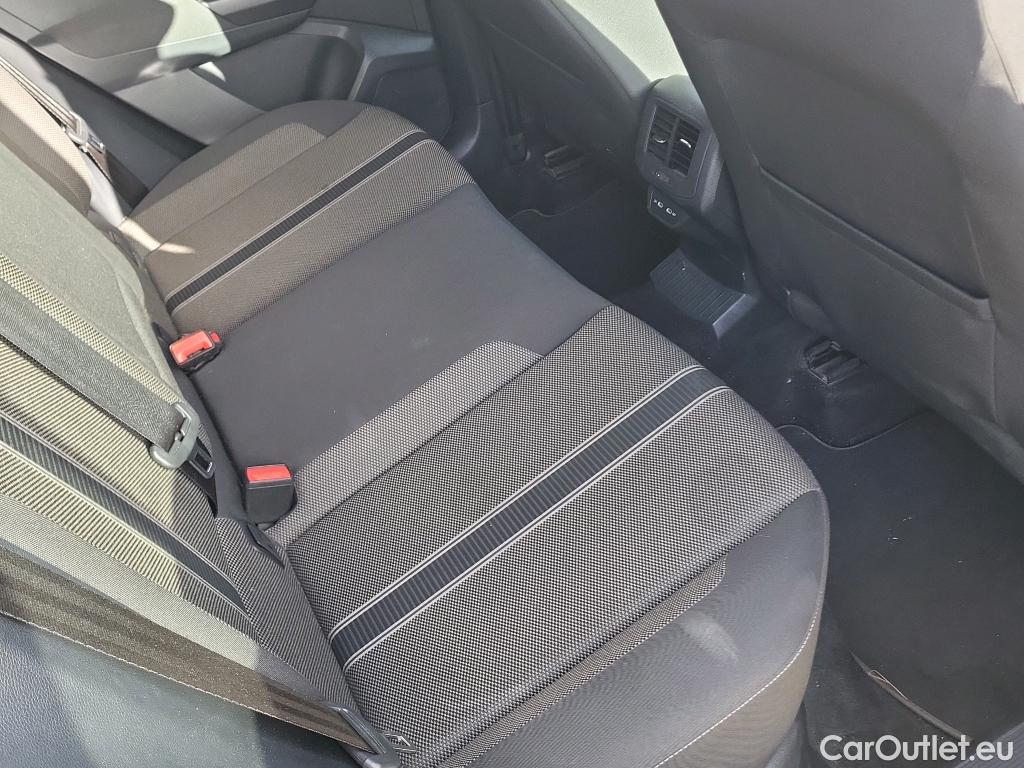  Volkswagen  T-ROC VOLKSWAGEN  / 2017 / 5P / todoterreno Advance R-Line 1.0 TSI 81kW (110CV) #17