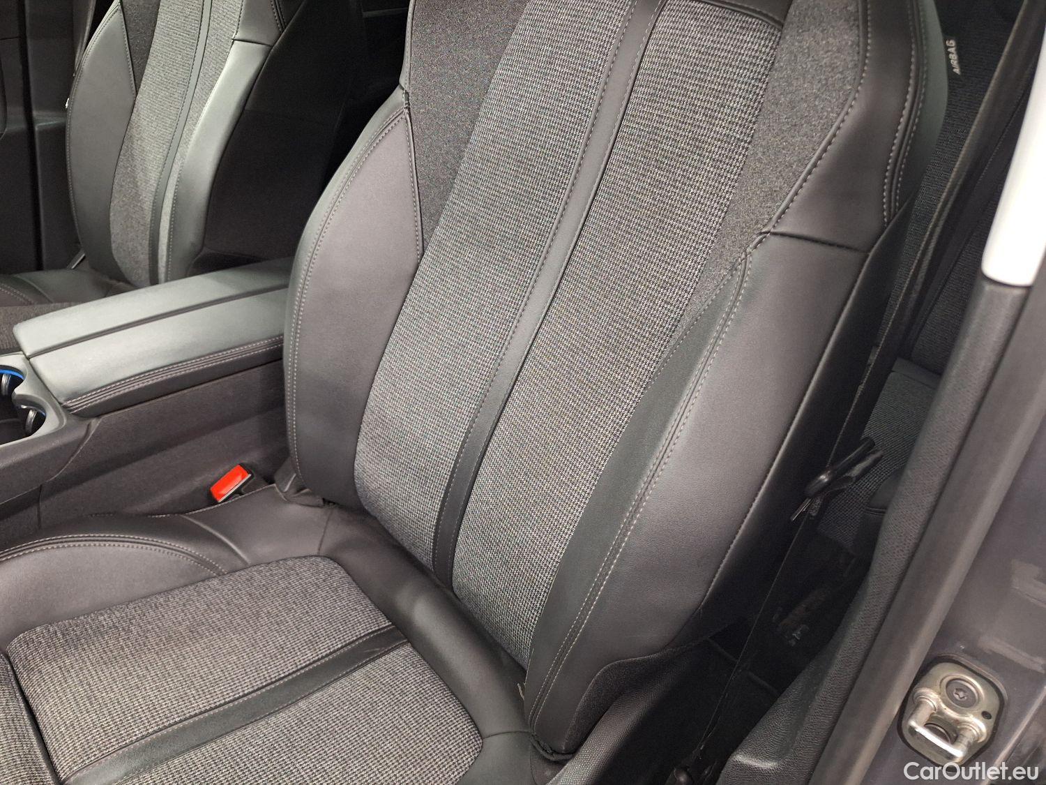  Peugeot  5008 Peugeot,  '16, Peugeot  1.5 BlueHDi 96kW S&S EAT8 Allure 5d #64