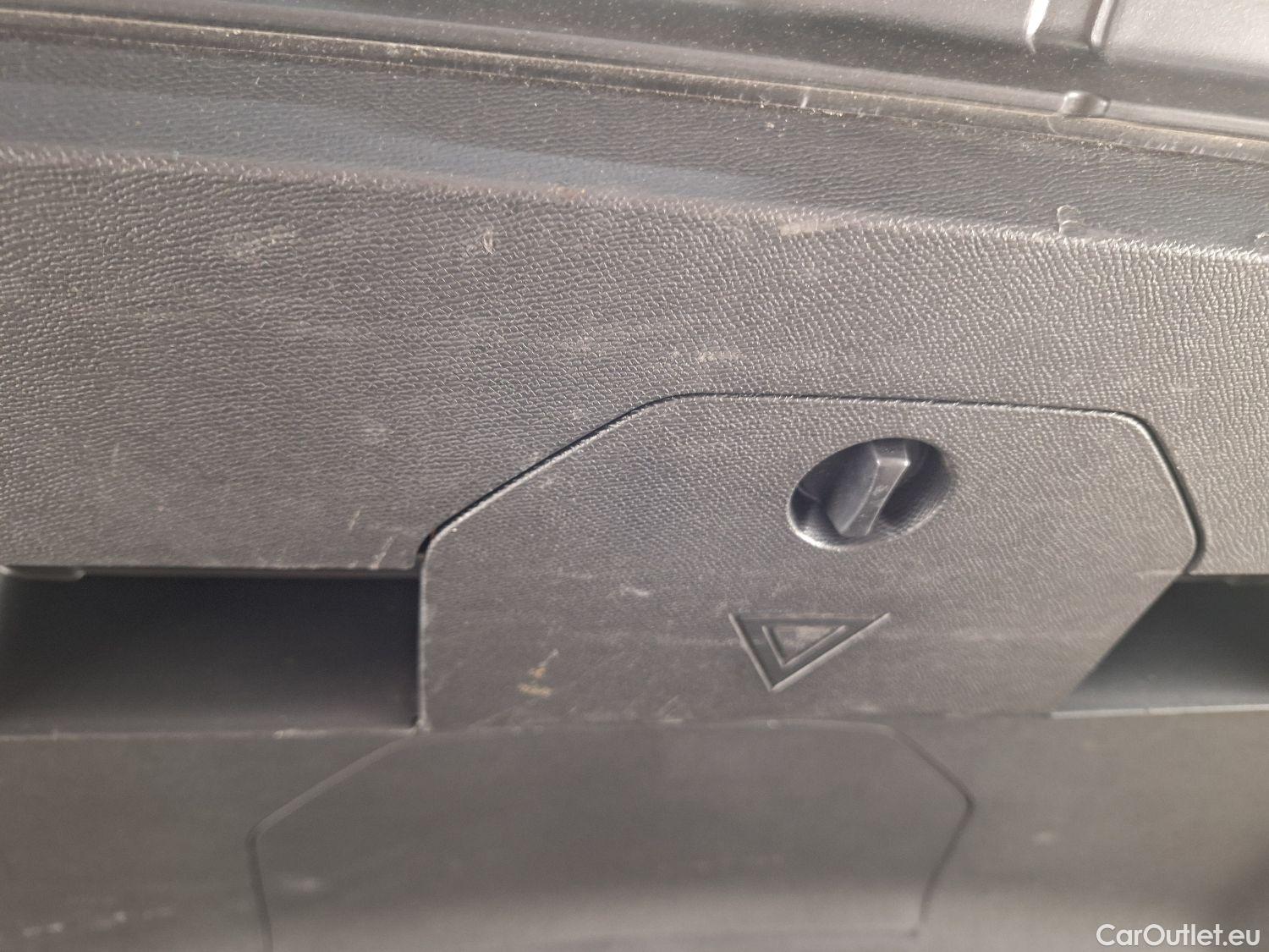  Peugeot  5008 Peugeot,  '16, Peugeot  1.5 BlueHDi 96kW S&S EAT8 Allure 5d #80