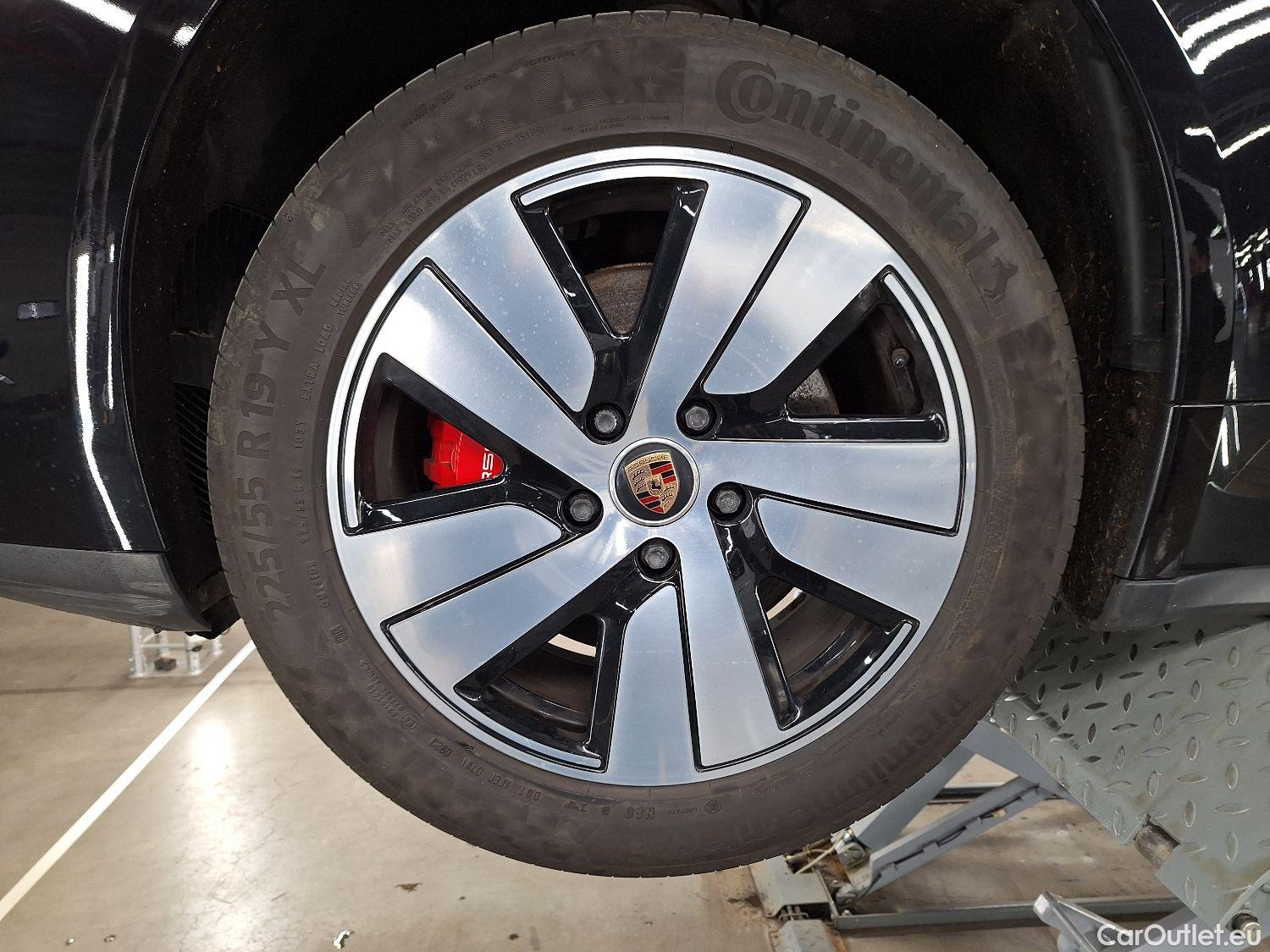  Porsche  Taycan Porsche,  BEV, Porsche  4S 4d #25